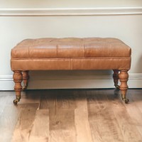 Buffalo Tan Leder-Ottoman mit Rollenfüßen