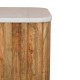 Oak-Ish Marmortisch mit Rillenstruktur