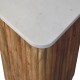 Oak-Ish Marmortisch mit Rillenstruktur