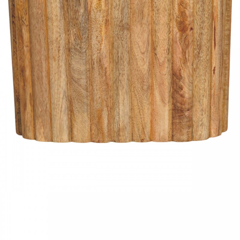 Oak-Ish Marmortisch mit Rillenstruktur