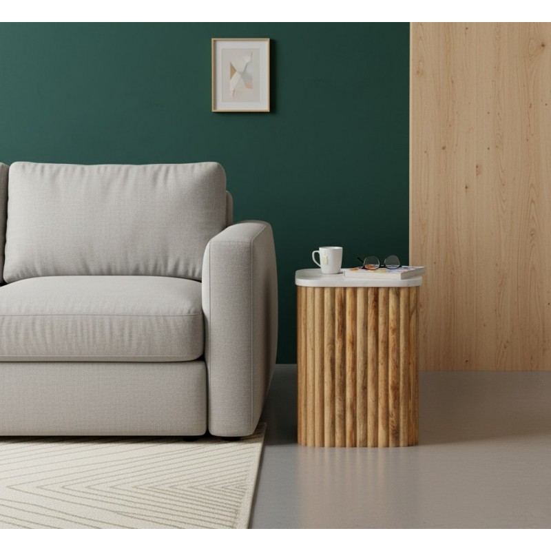 Oak-Ish Marmortisch mit Rillenstruktur